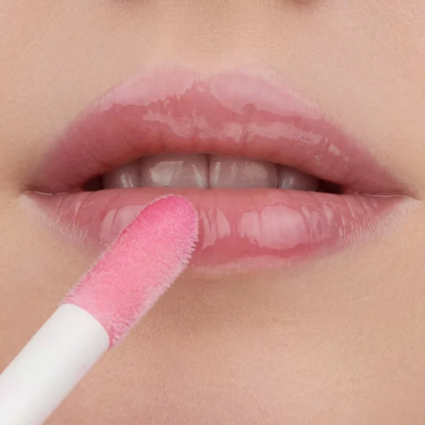 Essence Hydra Kiss Lip Oil 03 Pink Champagne 04
