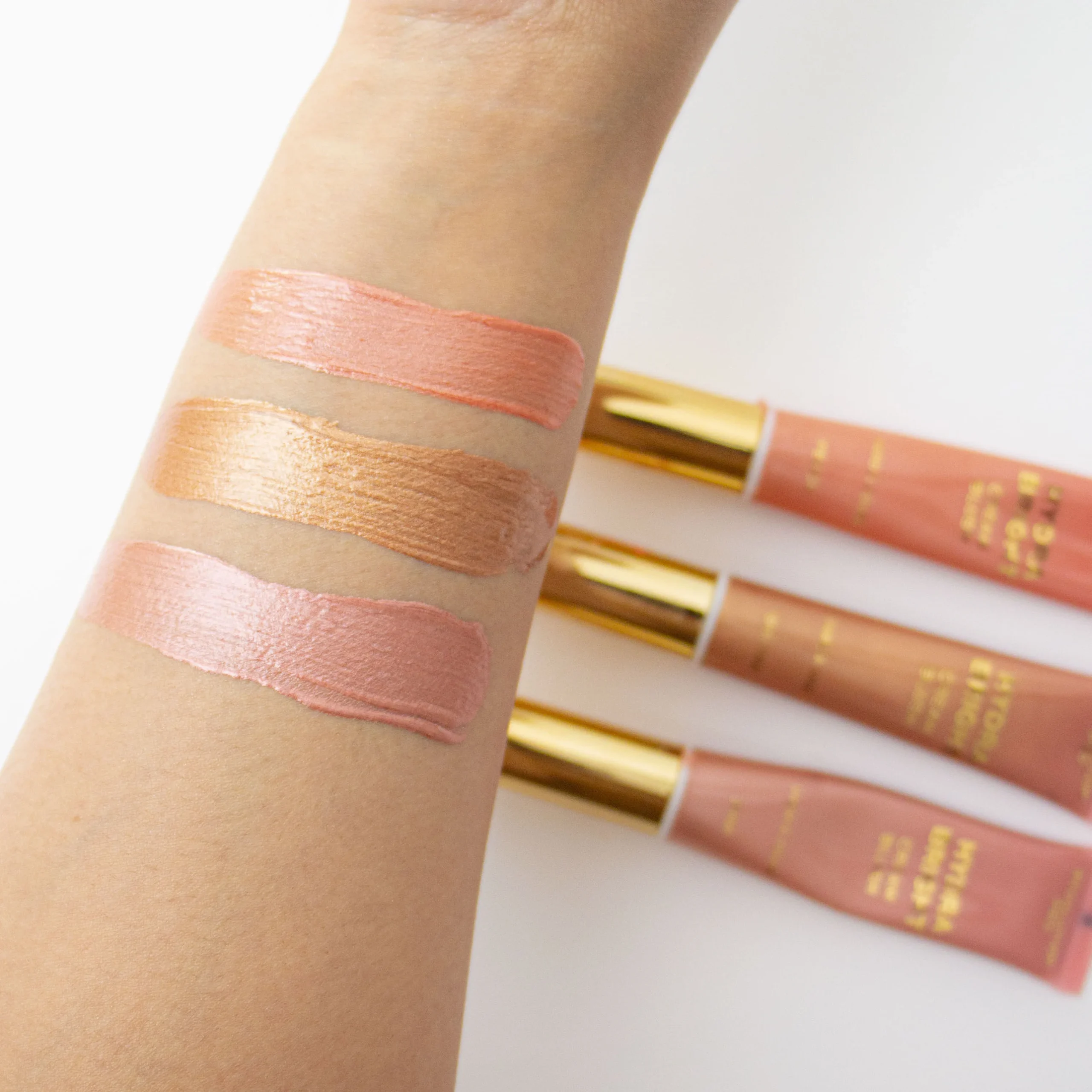 Revolution Pro Hydra Bright Cream Blush Pink 05 scaled